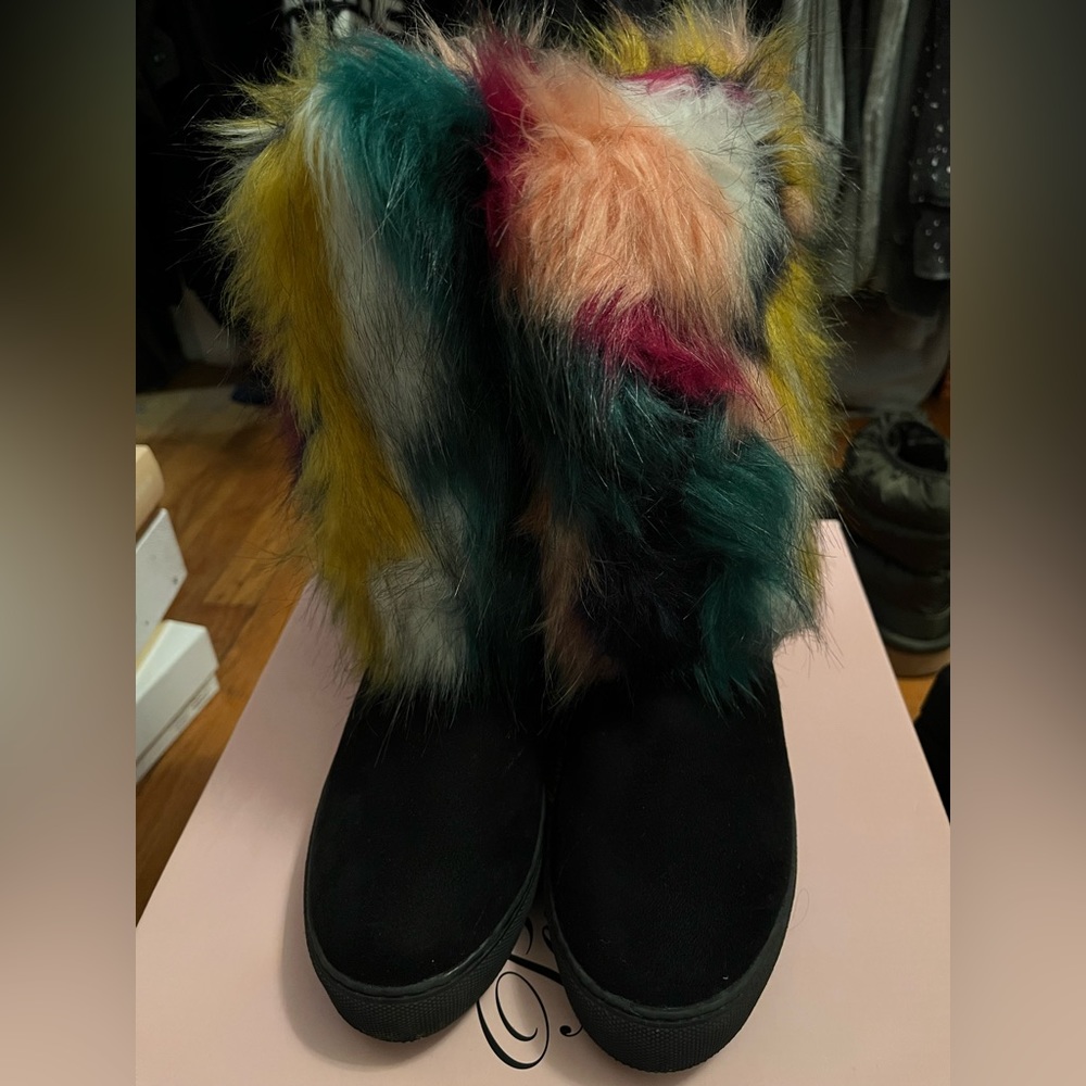 Black Multicolor furry boots Pre loved
